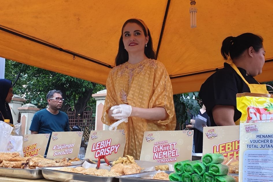 Bule dan Nonis Ikut Berburu Takjil di Indonesia: Fenomena Unik Ramadhan yang Menarik Wisatawan