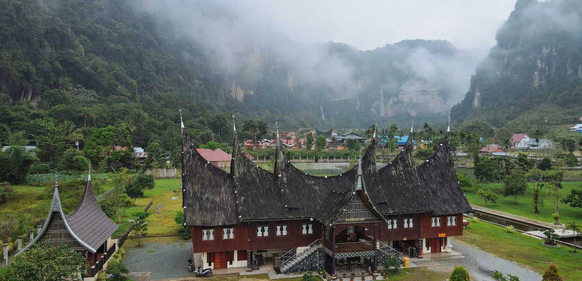 Lembah Harau: Surga Tersembunyi di Sumatera Barat dengan Tebing Granit Menjulang